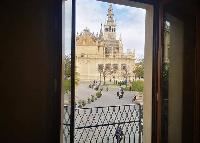 Luxury Apartment With Views To Alcazar, Cathedral And Giralda.