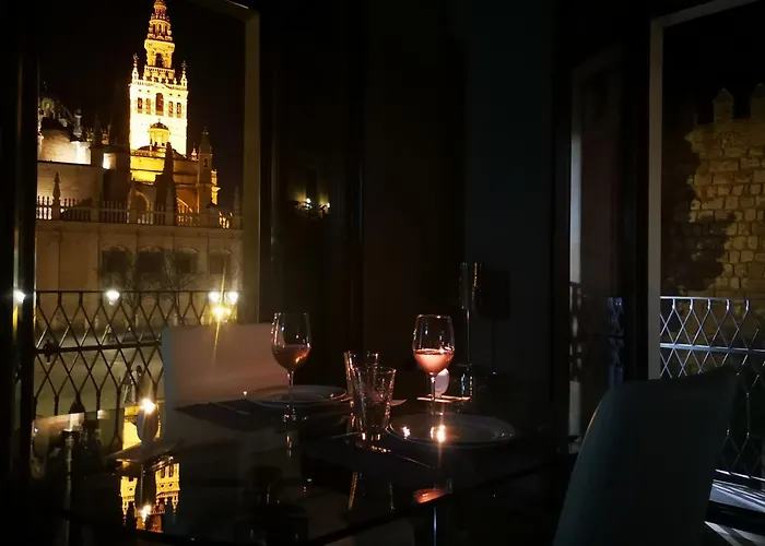 Luxury Apartment With Views To Alcazar, Cathedral And Giralda.