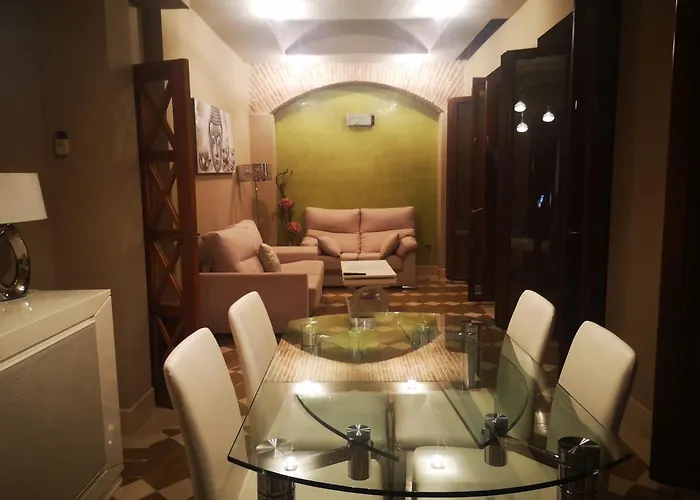 Luxury Apartment With Views To Alcazar, Cathedral And Giralda.