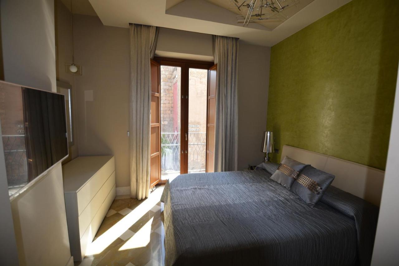 Luxury With Views To Alcazar, Cathedral And Giralda. Apartment *