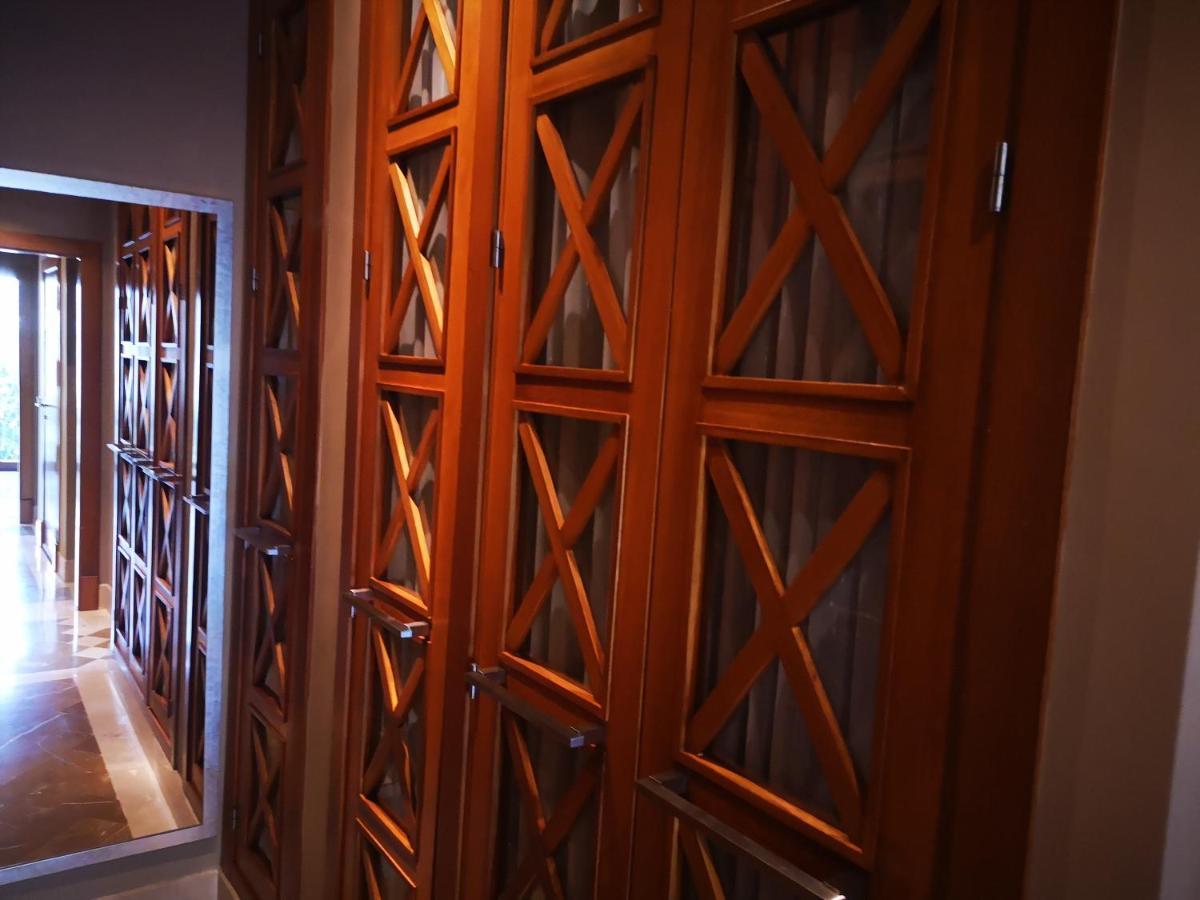 Apartment Luxury With Views To Alcazar, Cathedral And Giralda. *
