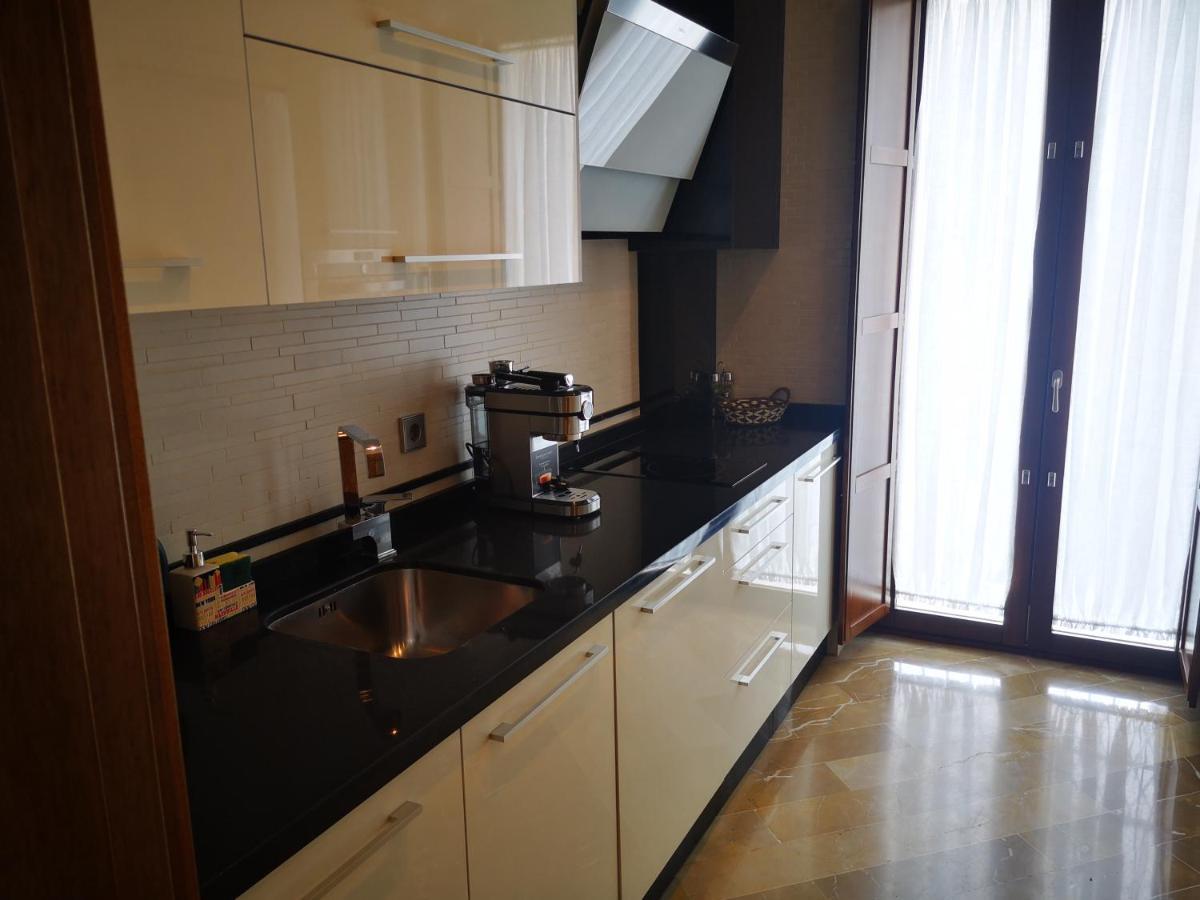 Apartment Luxury With Views To Alcazar, Cathedral And Giralda. *