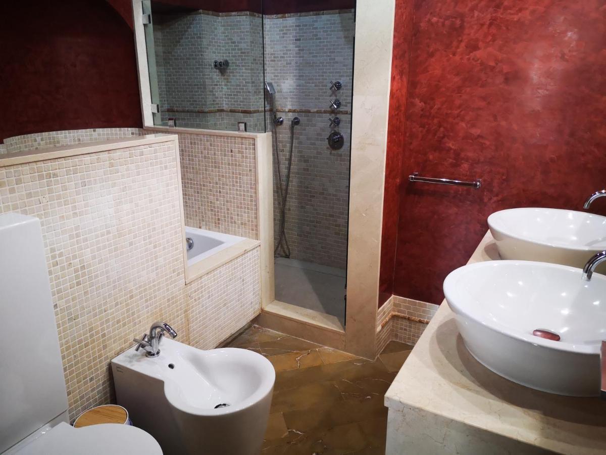 Luxury With Views To Alcazar, Cathedral And Giralda. Apartment Seville