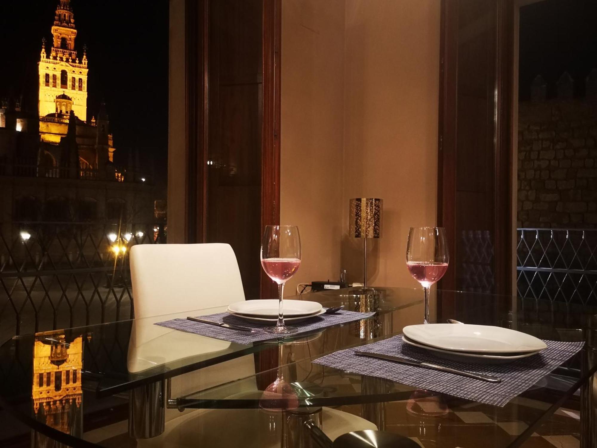 Apartment Luxury With Views To Alcazar, Cathedral And Giralda. *