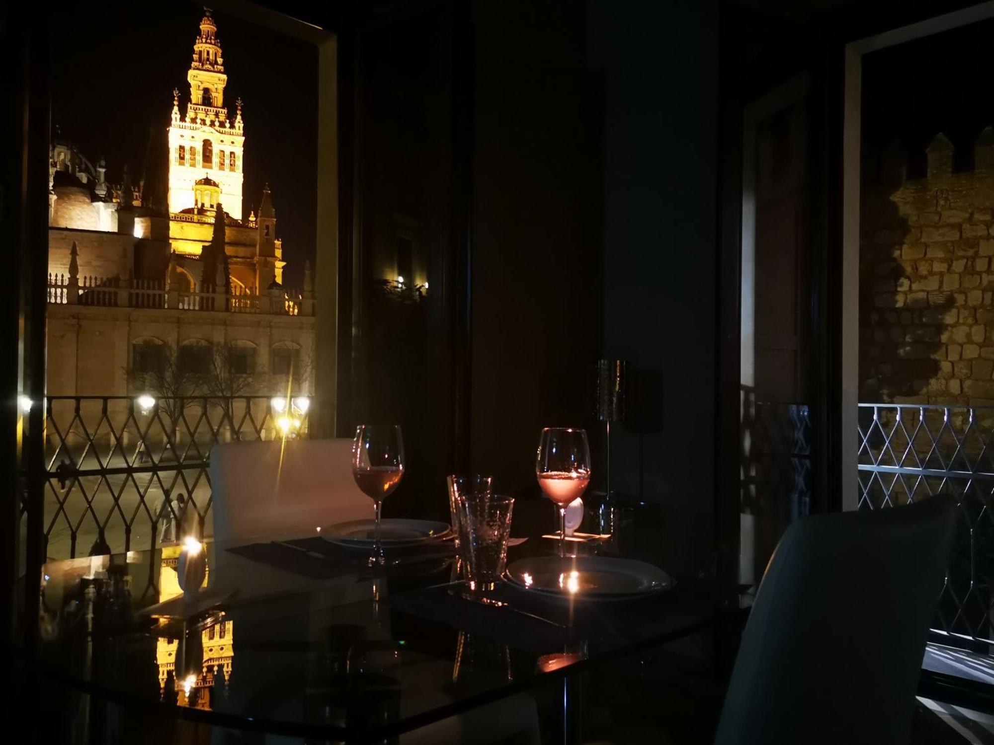 Apartment Luxury With Views To Alcazar, Cathedral And Giralda. Seville