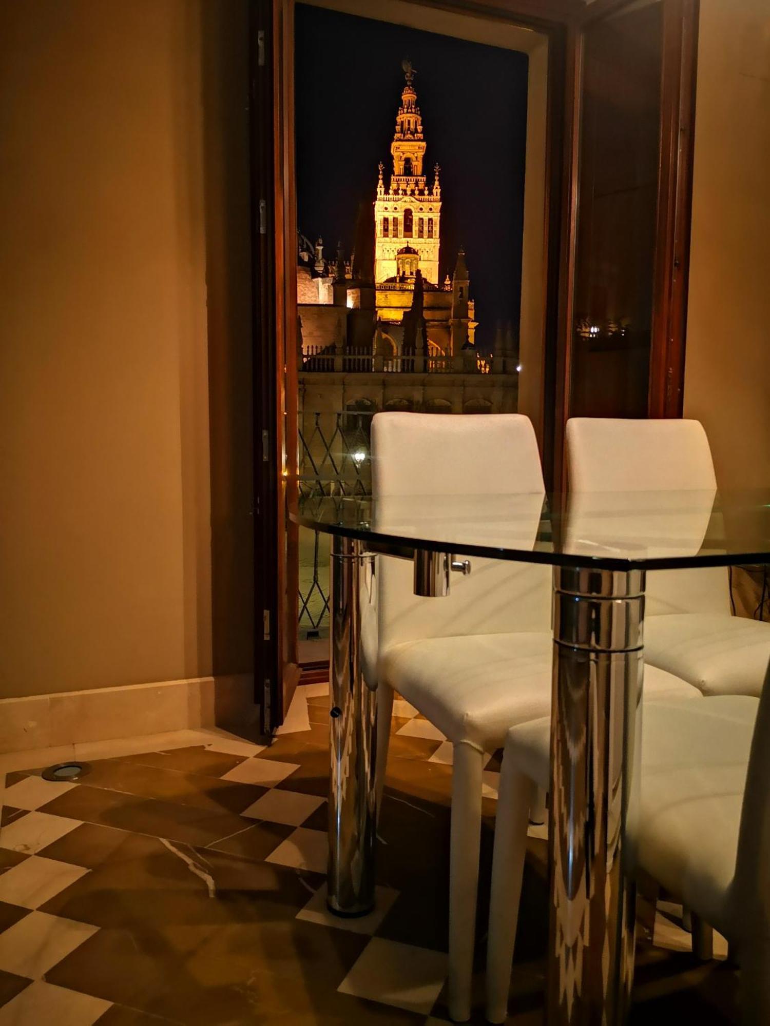 Luxury With Views To Alcazar, Cathedral And Giralda. Apartment *