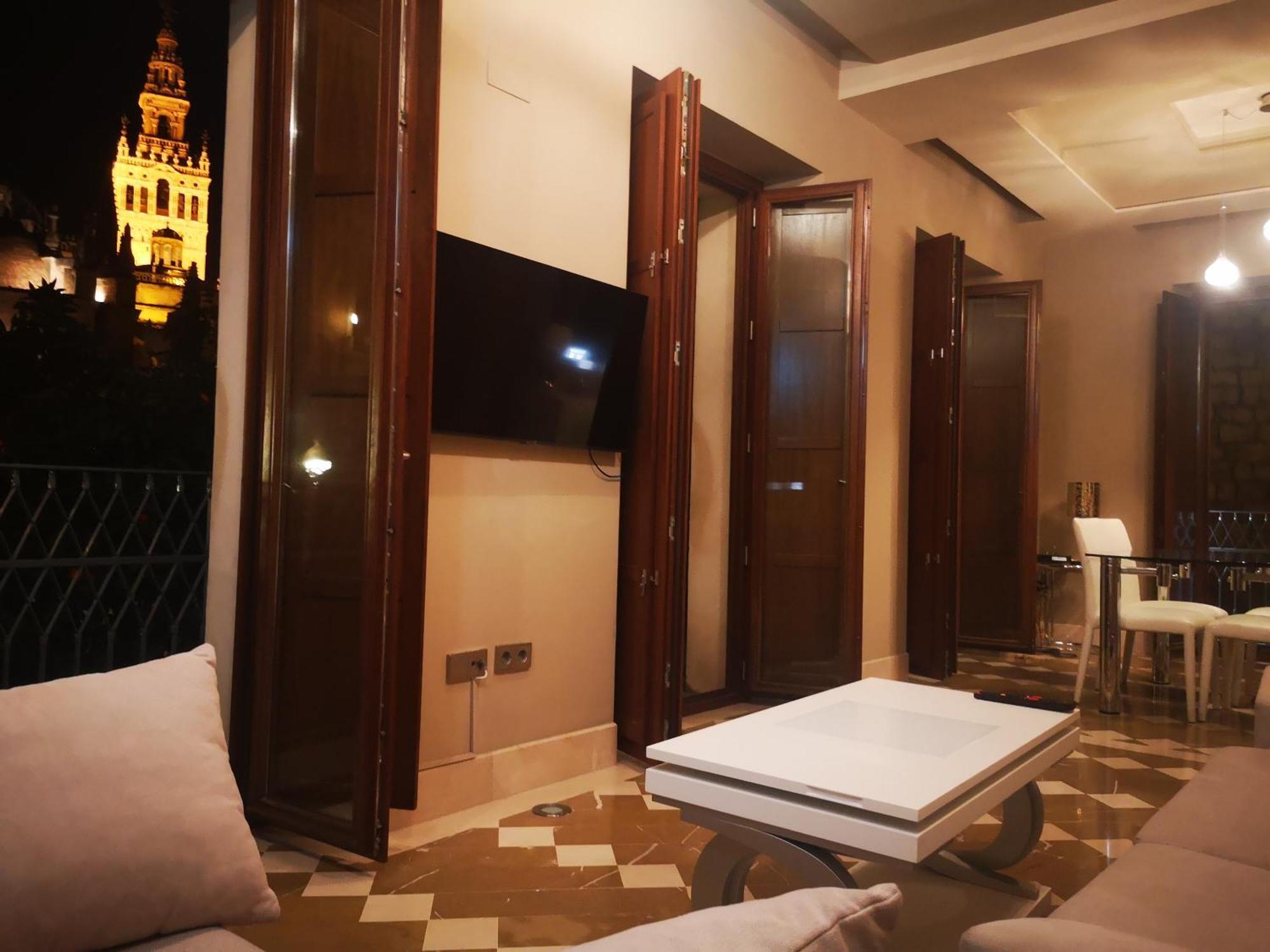 Luxury With Views To Alcazar, Cathedral And Giralda. Apartment Seville