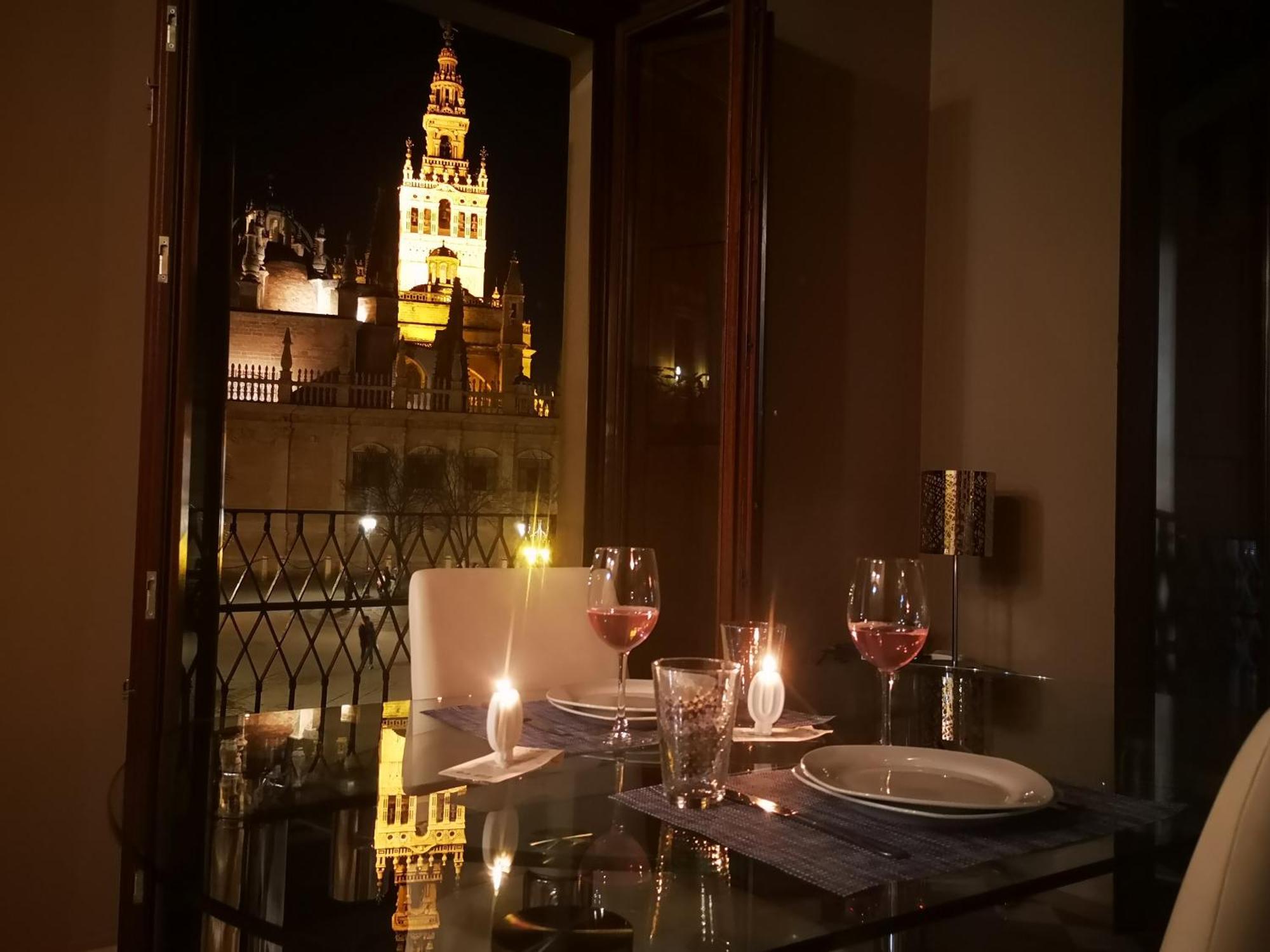 Luxury With Views To Alcazar, Cathedral And Giralda. Apartment
